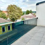 Stylish 85 M2 Apartment With Free Parking